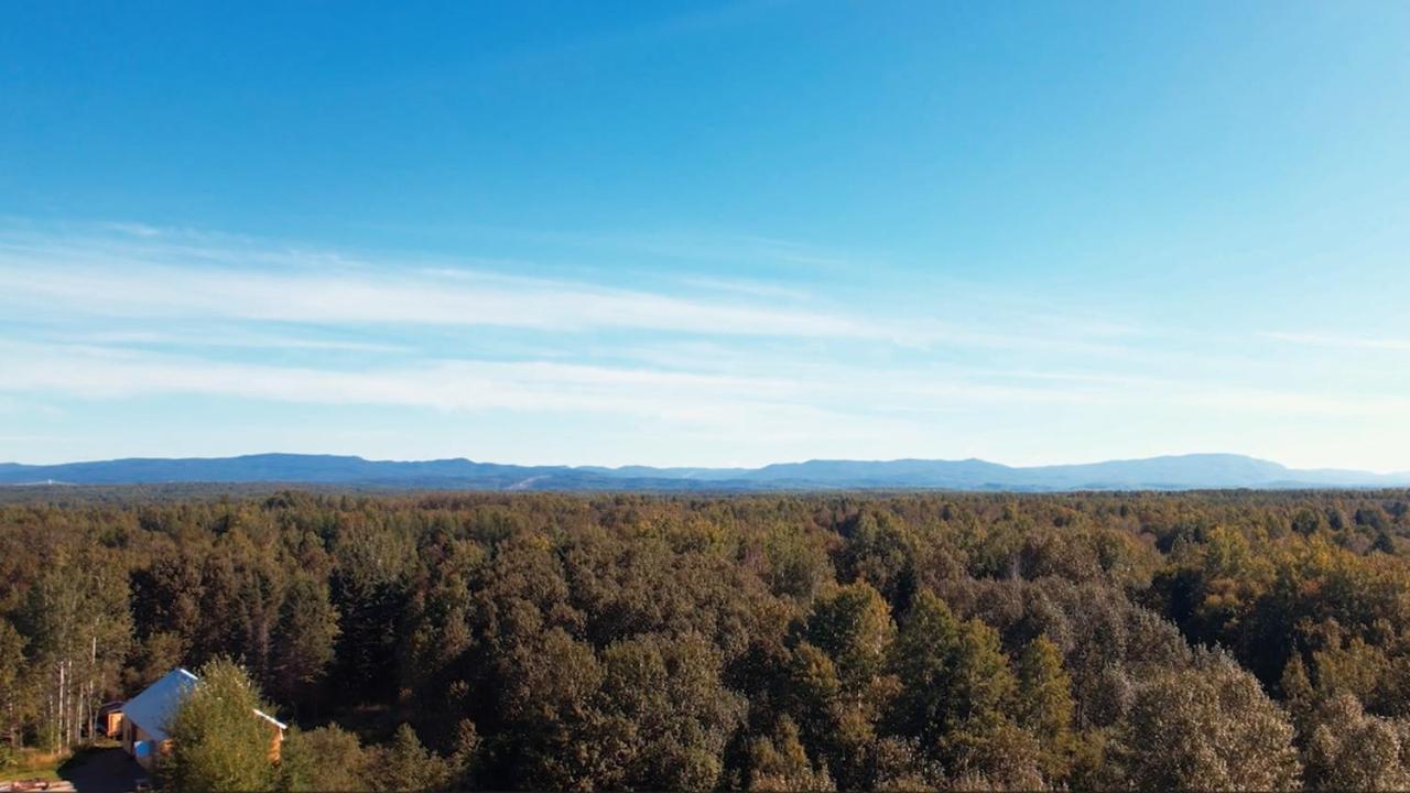 Au Pied Des Monts-Valin, Hebergement Touristique Saint-Honoré Eksteriør bilde