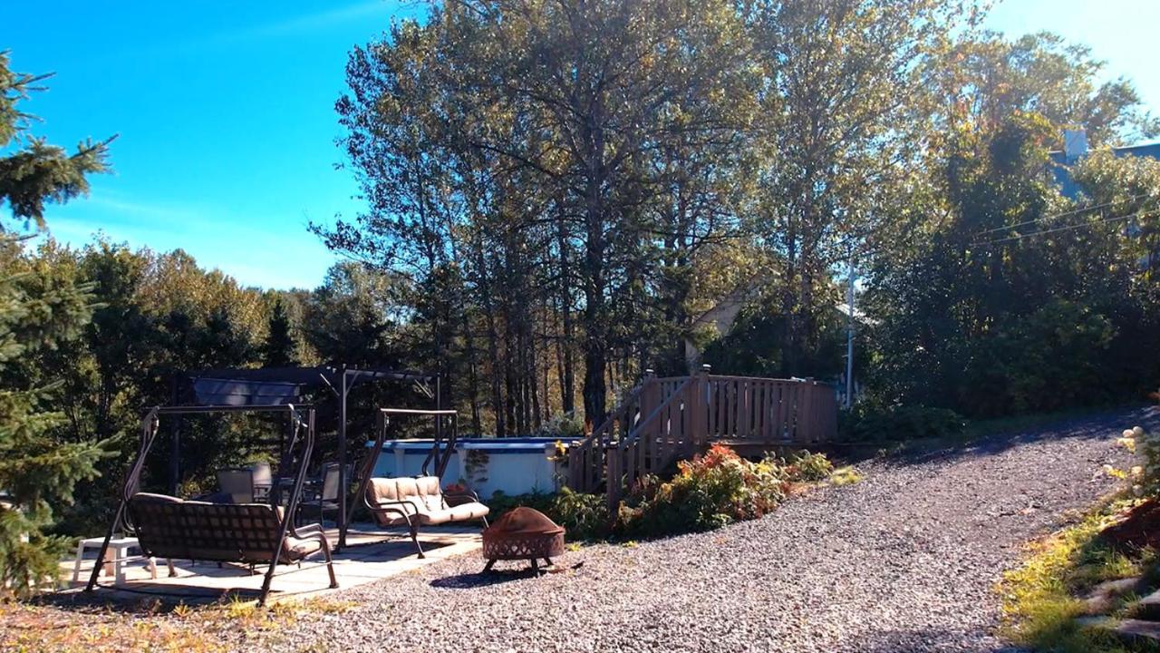 Au Pied Des Monts-Valin, Hebergement Touristique Saint-Honoré Eksteriør bilde